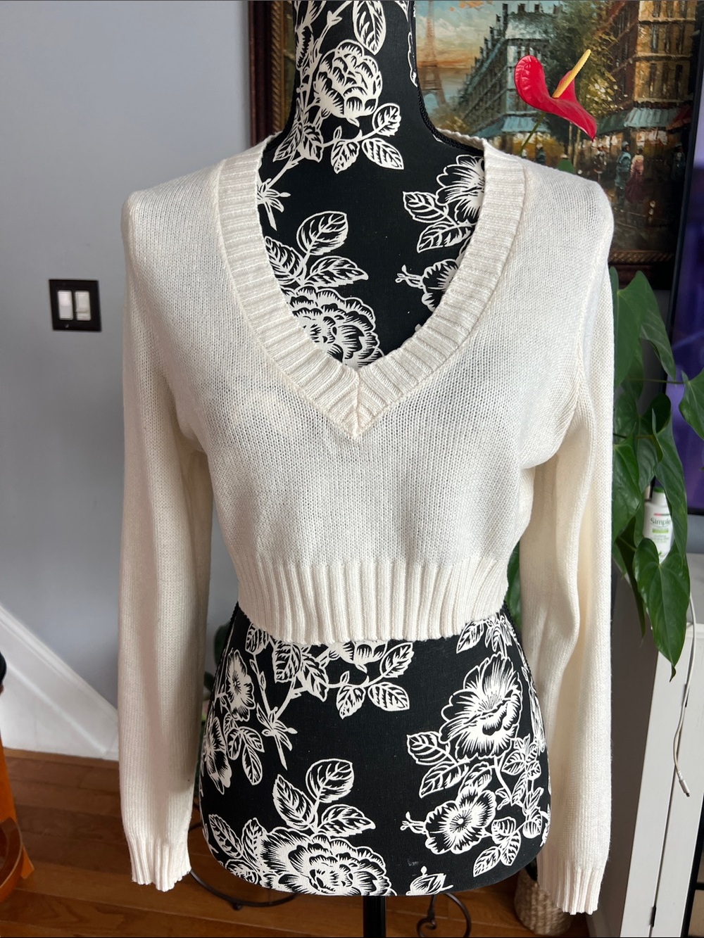 H&M Divided V-Neck Cropped Sweater